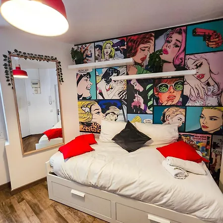 Candy - People's Square - Netflix Apartment *
